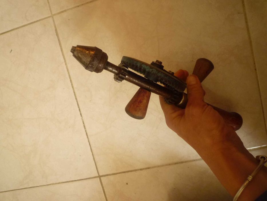 Beberquim manual antigo em bom estado de conservação