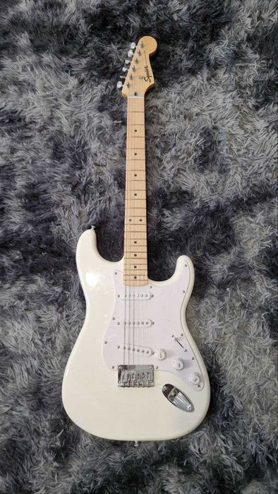 Squier Stratocaster SSS (Arctic White)