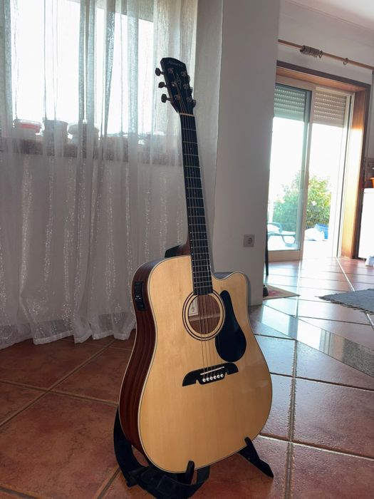 Guitarra Alvarez rd26ce