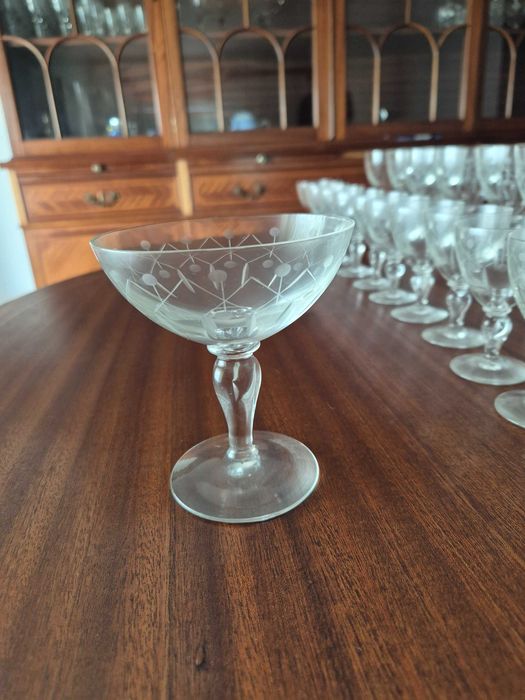 Serviço de Cristal Vintage – Padrão Geométrico Lapidado