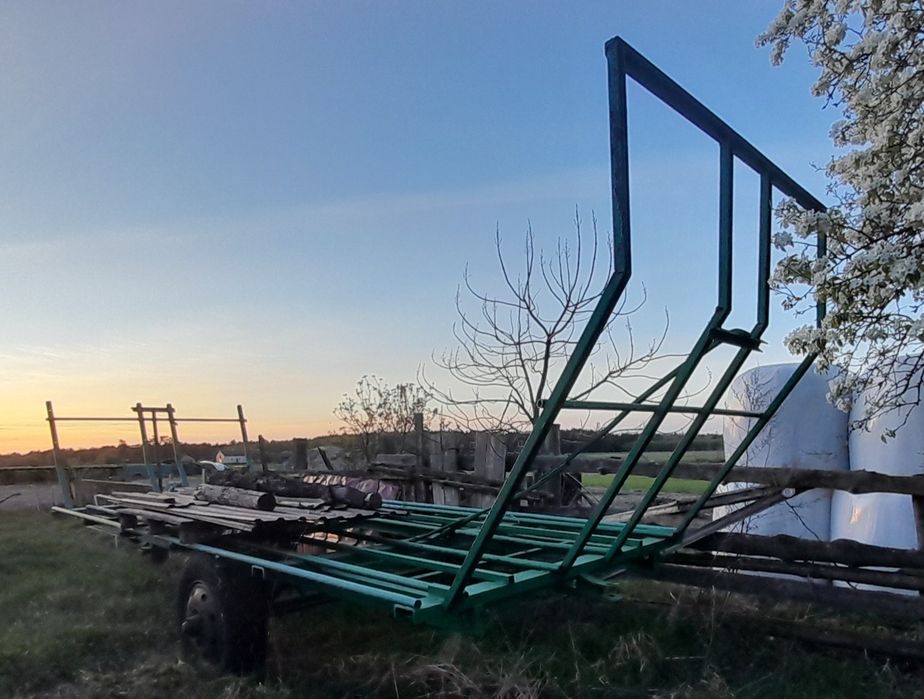 Przyczepa do przewozu bel