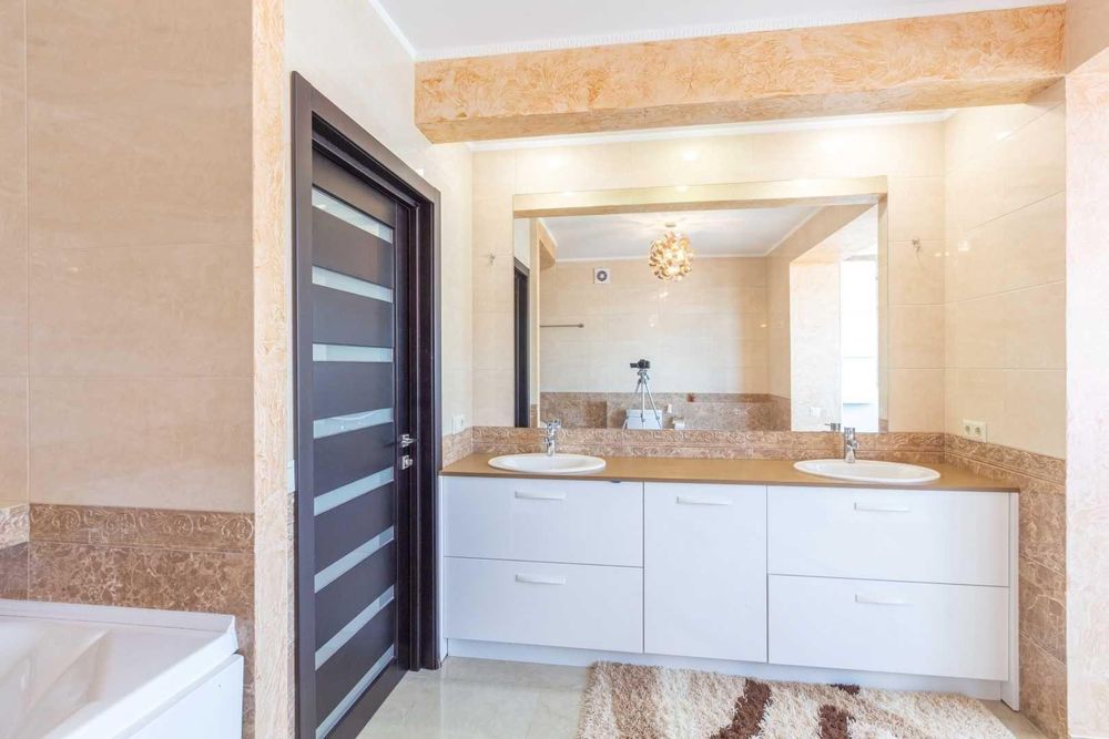 Продам дворівневу 3-кімнатну квартиру в ЖК Петрівський квартал. EN