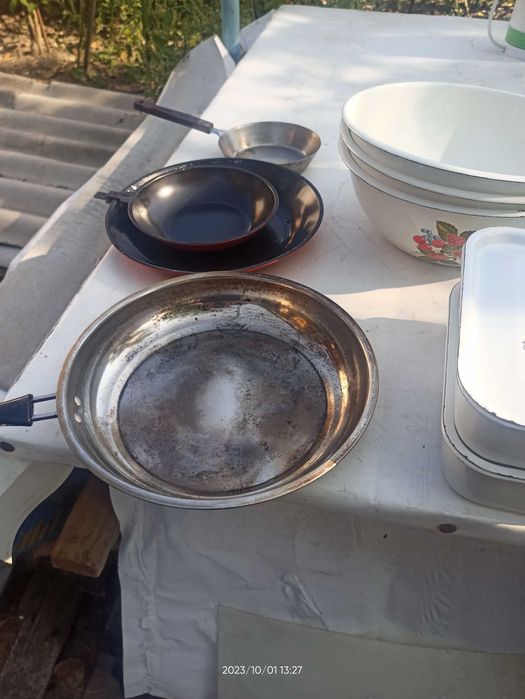 Форма для выпечки,мясорубка,бидон, эмалированные лотки,ножи