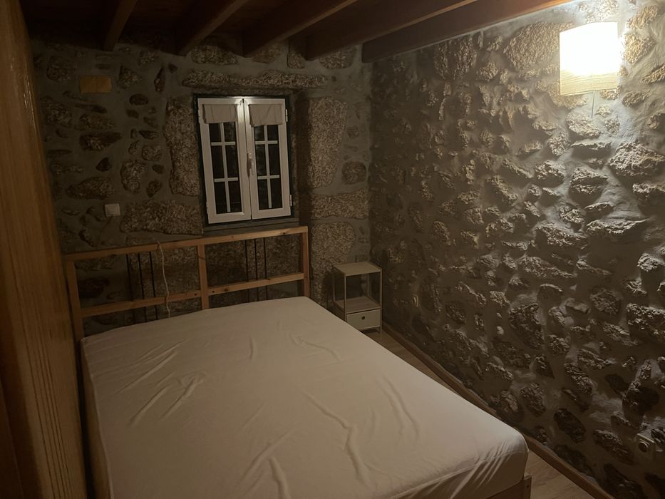 Casa de pedra e madeira toda restaurada.