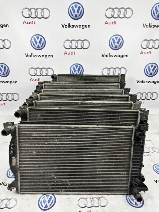 Радіатор охолодження даигуна Audi a4 b6 a4 b7 a6 c5 a6 c6 a6 allroad  Q7 Touareg