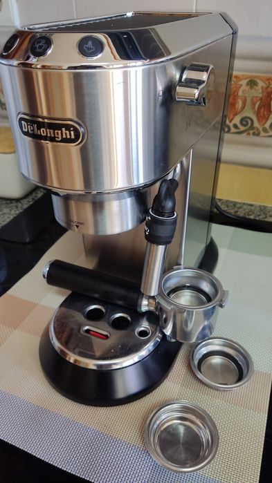 Maquina Café Delonghi Dedica Style EC685M