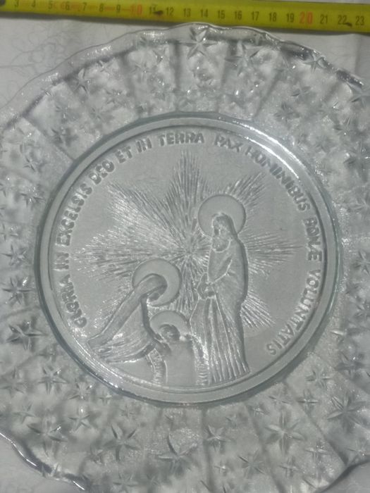 Talerz deserowy z motywem religijnym