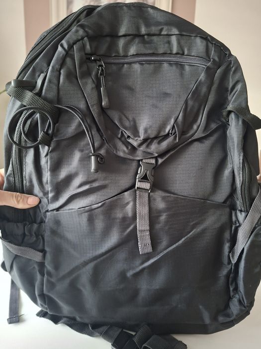 Czarny plecak turystyczny 25 l