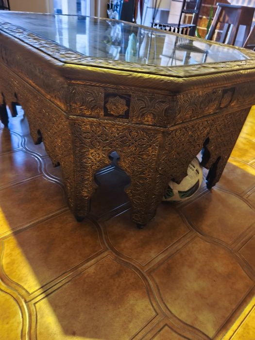 Mesa de Centro Marroquina Exclusiva em Latão Cinzelado (Peça Única)