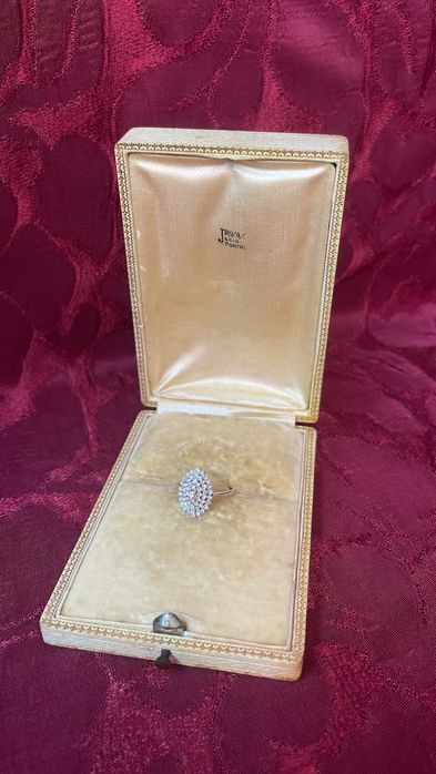 Anel em Ouro Branco e Diamantes