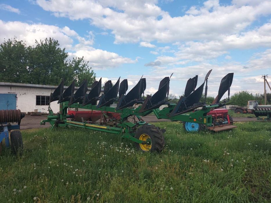 Продам плуг John Deere 3810