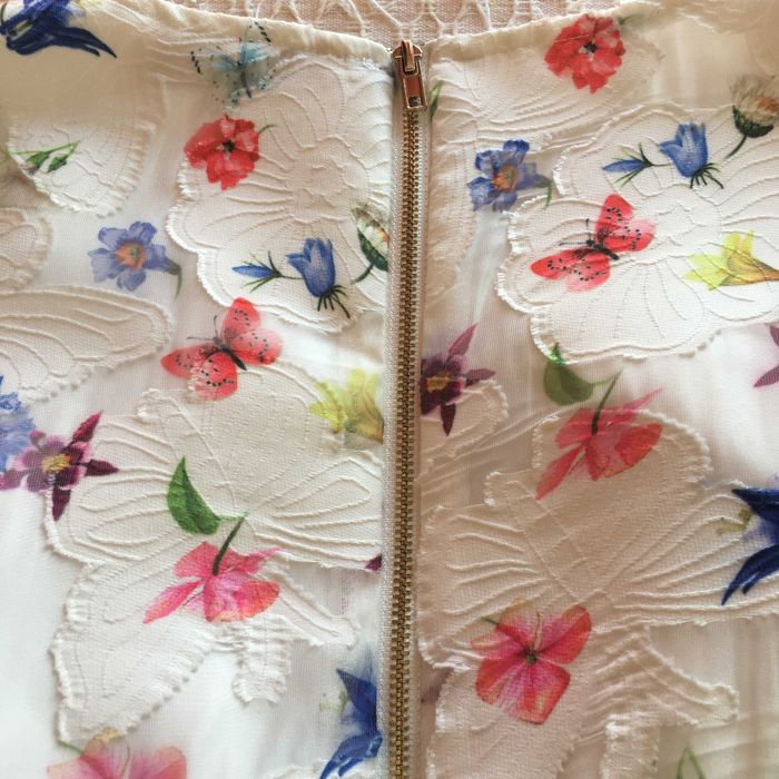 Elegante vestido florido da marca Rene Derhy