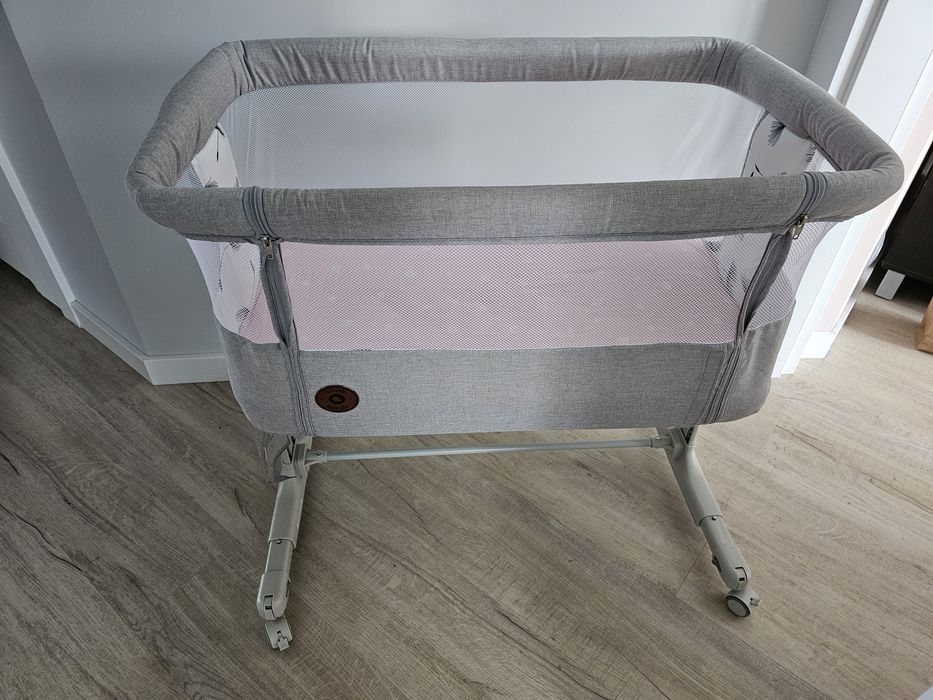 Łóżeczko Lionelo Aurora 3 w 1 + materac + 2 prześcieradła + 1  podkład