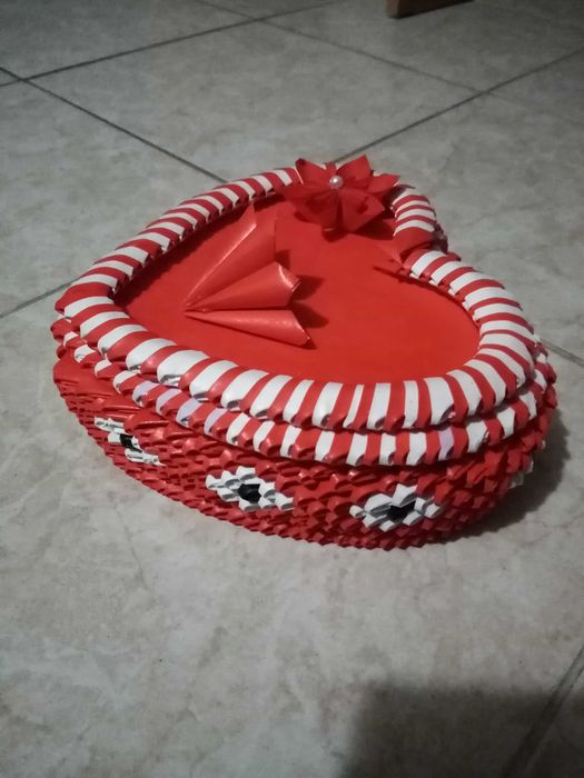 Upominek, ozdobne pudełko z przykrywką, serce, origami,