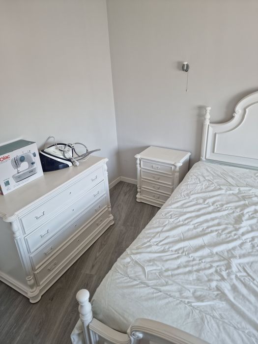 Mobilia de quarto( completo) madeira maciça, pintado de branco