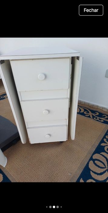 Mesa extensível com arrumação