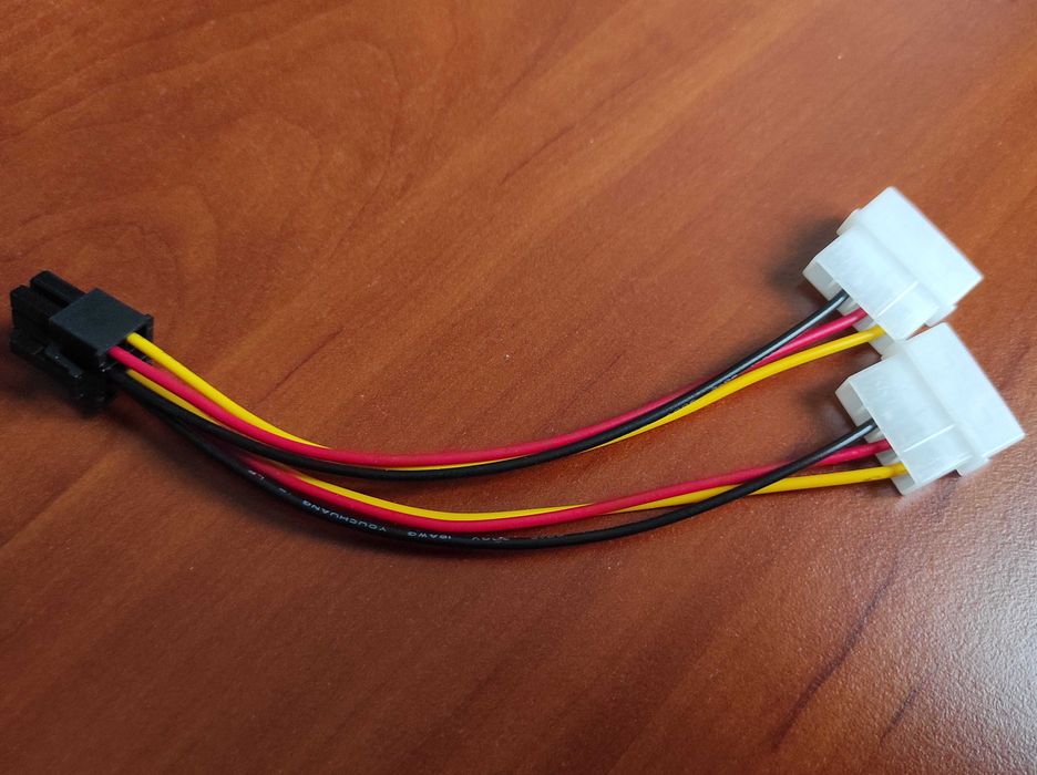 качественный фирменный переходник для доп. питания видеокарт 6 Pin