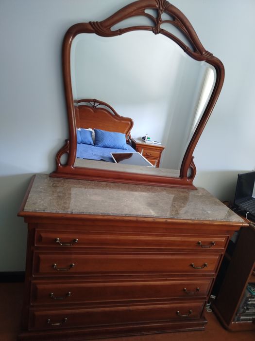 Móveis de quarto de madeira castanho