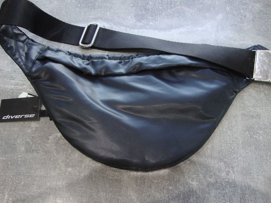 Nerka biodrówka DIVERSE COLLECTION czarna