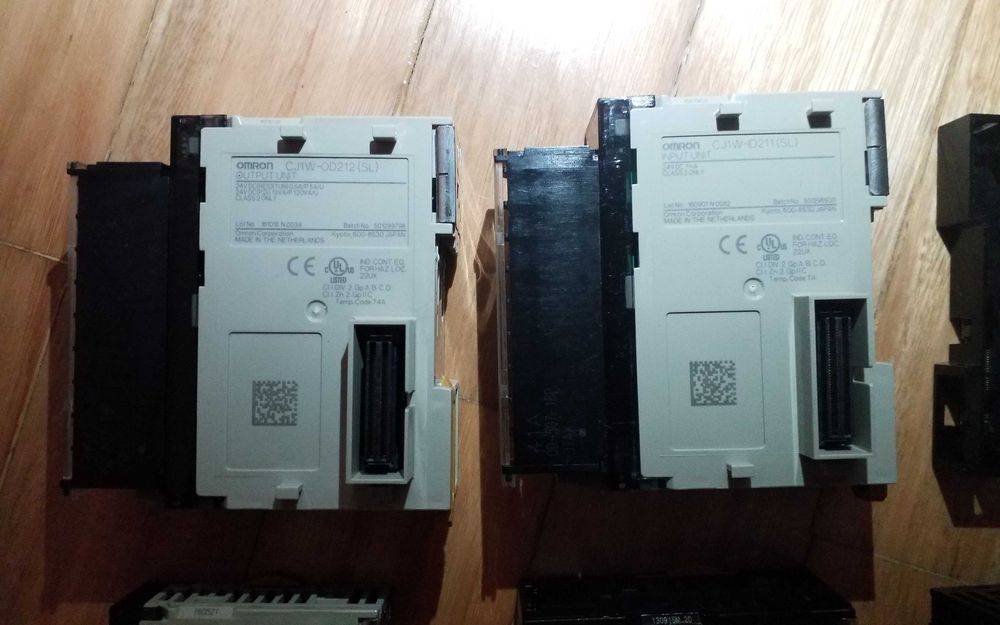 Autómato PLC Omron Sysmac CJ2M CPU11 + Cartas + Fonte64550504999809122