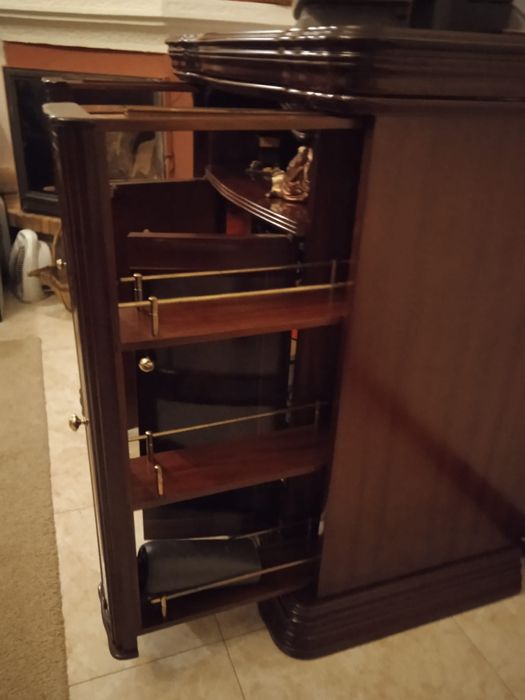 Móvel bar, televisão