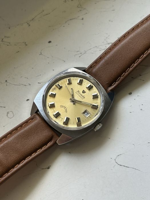 Nivada rising sun