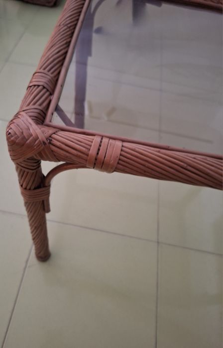 Mesa de centro retangular com vidro