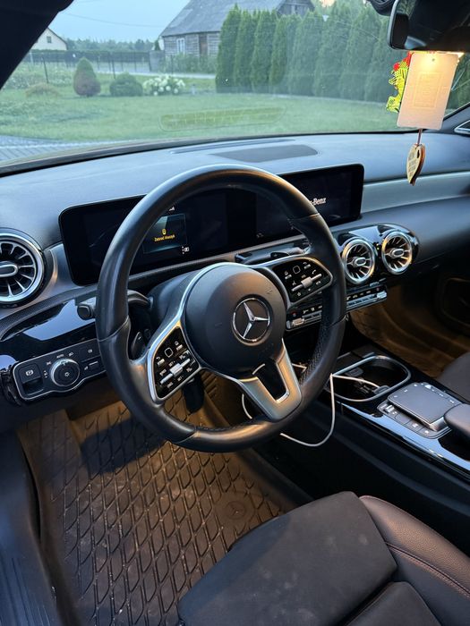Mercedes-Benz A 220 4MATIC | 2.0 Turbo | AMG | Panorama | KEYLESS-GO | Premium Audio