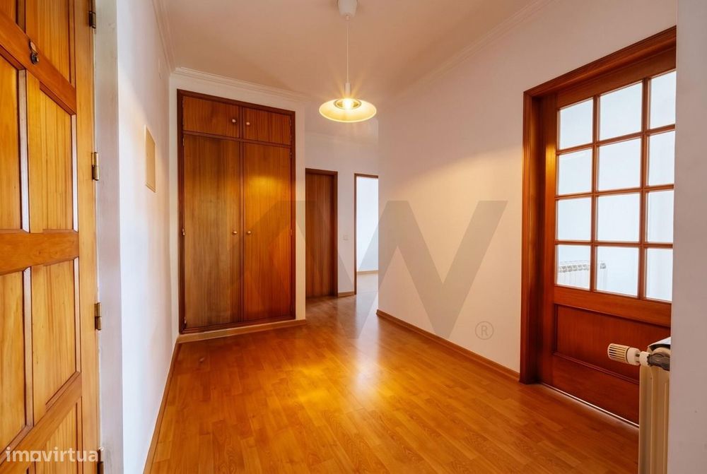 Apartamento T2 com Garagem no Centro das Caldas da Rainha