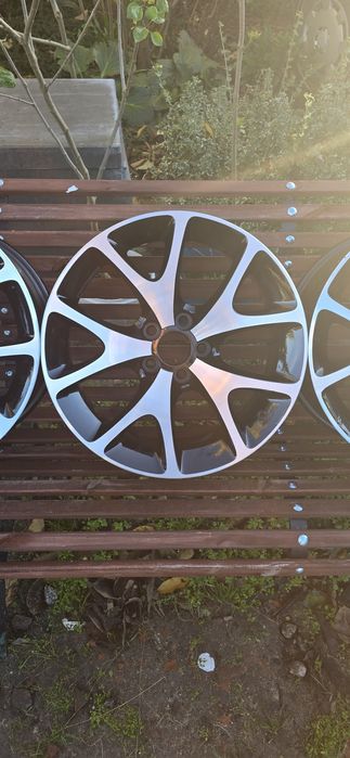 Felgi Opel Corsa D Opc 5x110 R18 ET47 OTWÓR  65.1