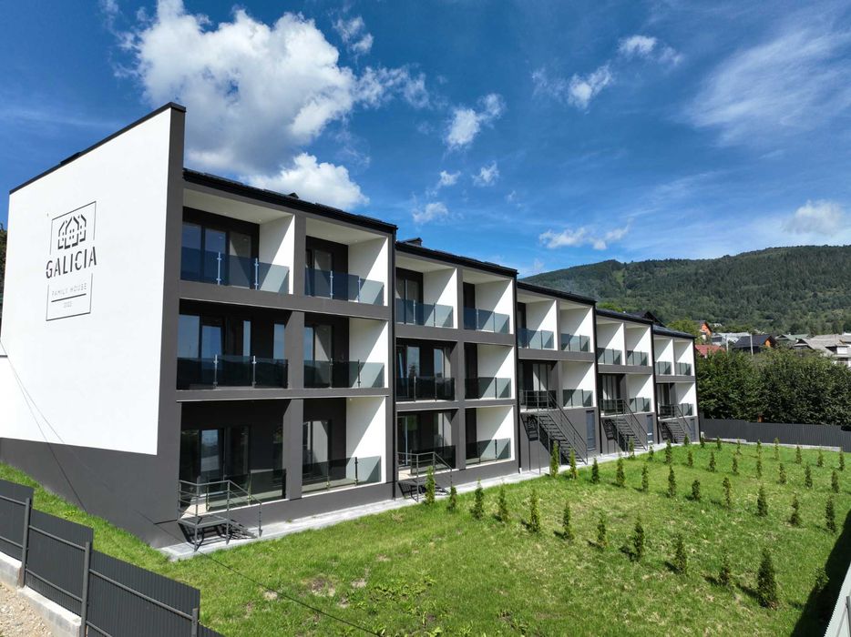 Продається 4 кім. квартира в м. Яремче (паркрмісце, власне подвір`я)