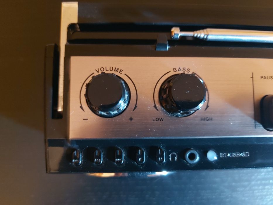 Rádio Alemão Auna Duke MKII estilo vintage anos 80