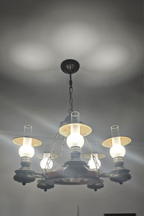 Candeeiro ferro forjado e madeira