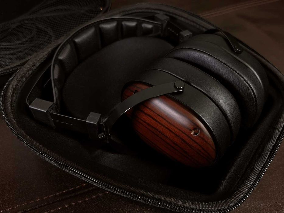 Планарные наушники Monolith 565C