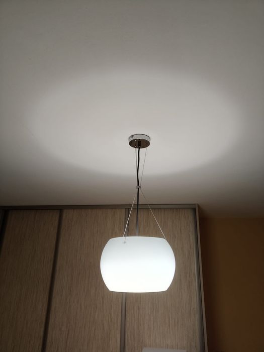 Lampa wisząca z białym kloszem,regulowana