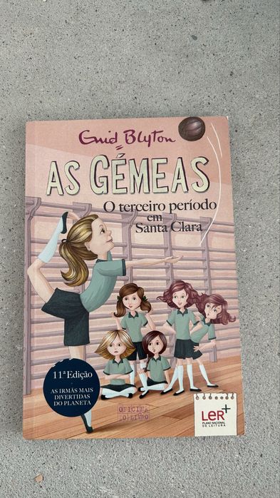 Saga de livros sobre meninas na escola