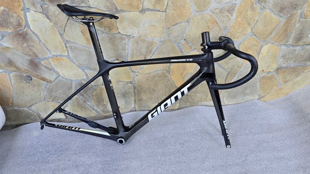 Карбонова шосейна рама Giant TCR