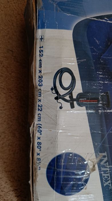 Новый Двухспальный надувной  матрас Intex 152*203*25