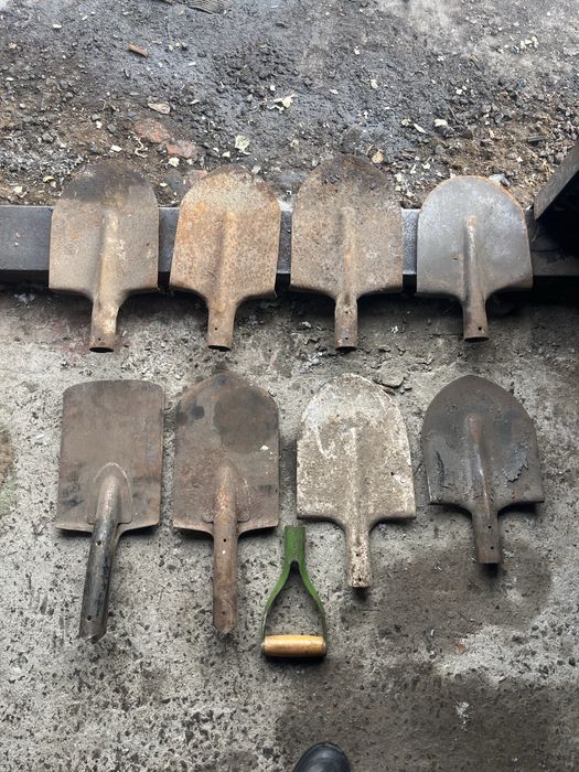 Продам лопати граблі вила габлі.
