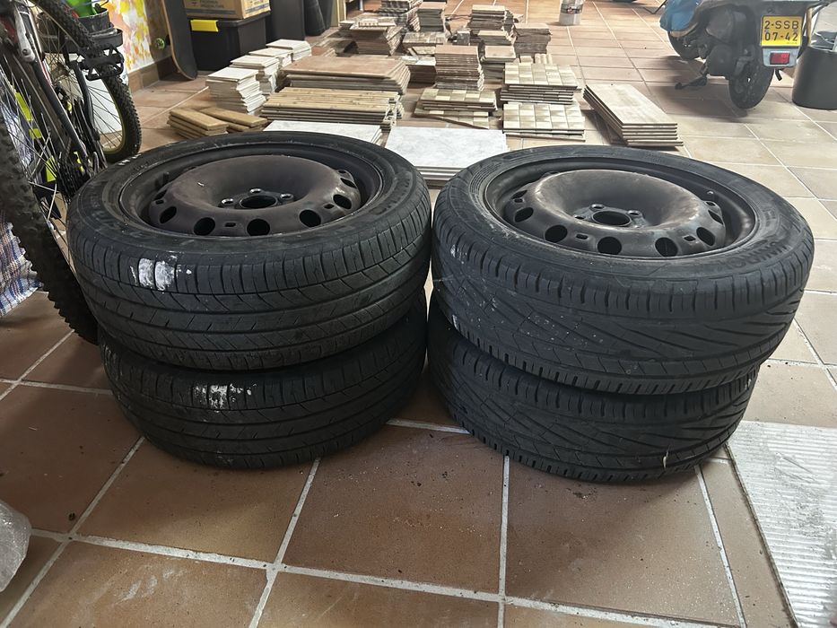 Jantes de ferro de 15 com pneus