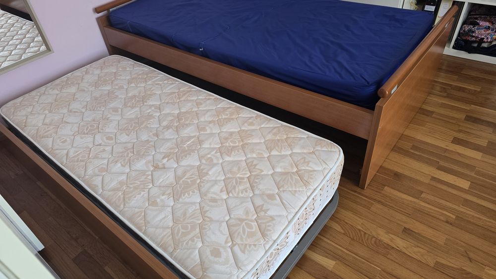Cama individual com gaveta integrada e dois colchões