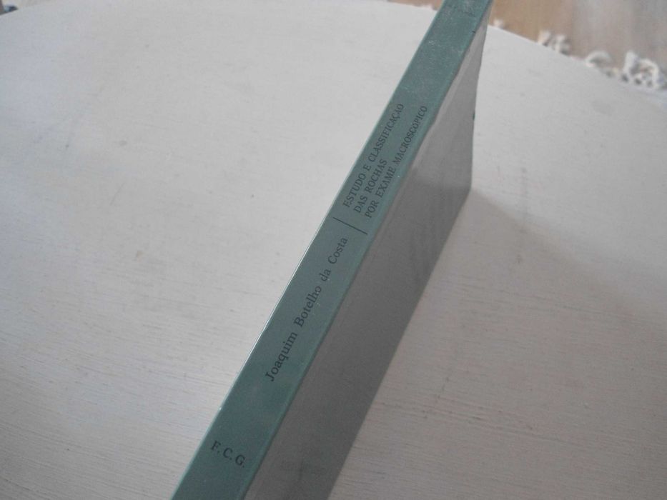 Estudo e Classificação das rochas por exame macroscópico Joaquim Costa