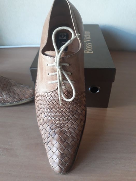 Класні чоловічі туфлі ESCADA