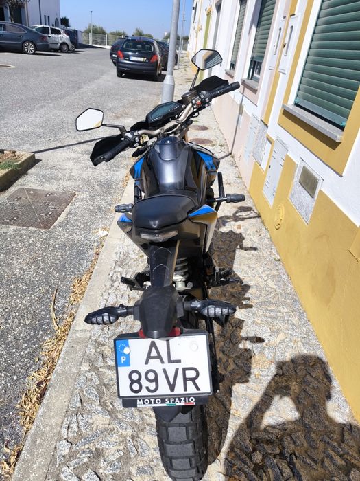 Mota Zontes 125 U1 de 2022 + Capacete