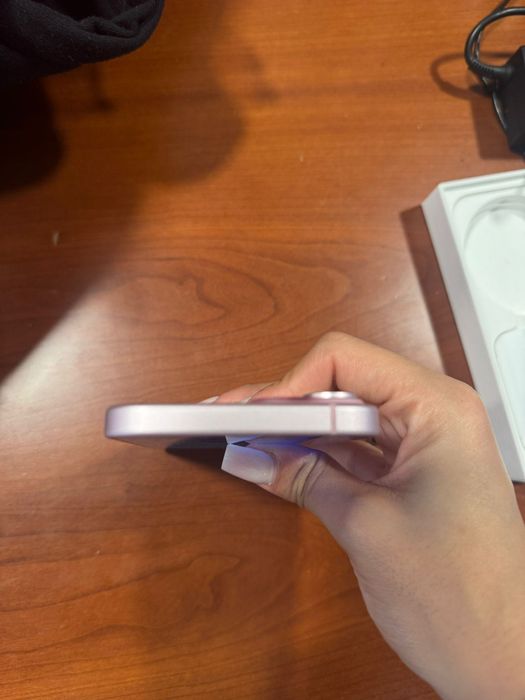 iPhone 15, cor rosa titânico, versão 128 gb.