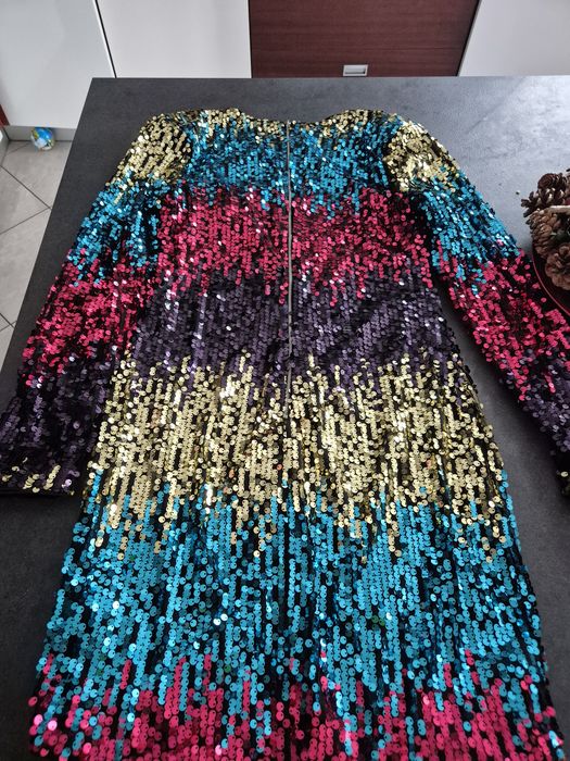 Sukienka imprezowa z cekinami r.M