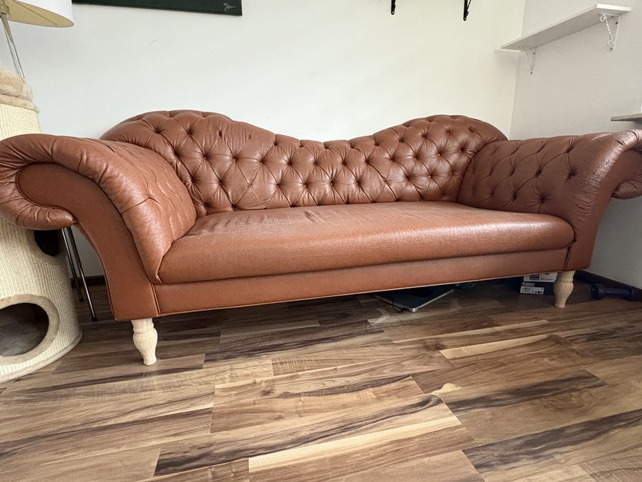 Stylowa Sofa w stylu chesterfield