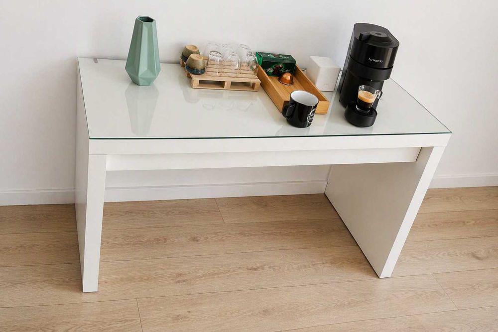 Mesa Branca IKEA MALM com Vidro | Escritório, Consola ou Penteadeira