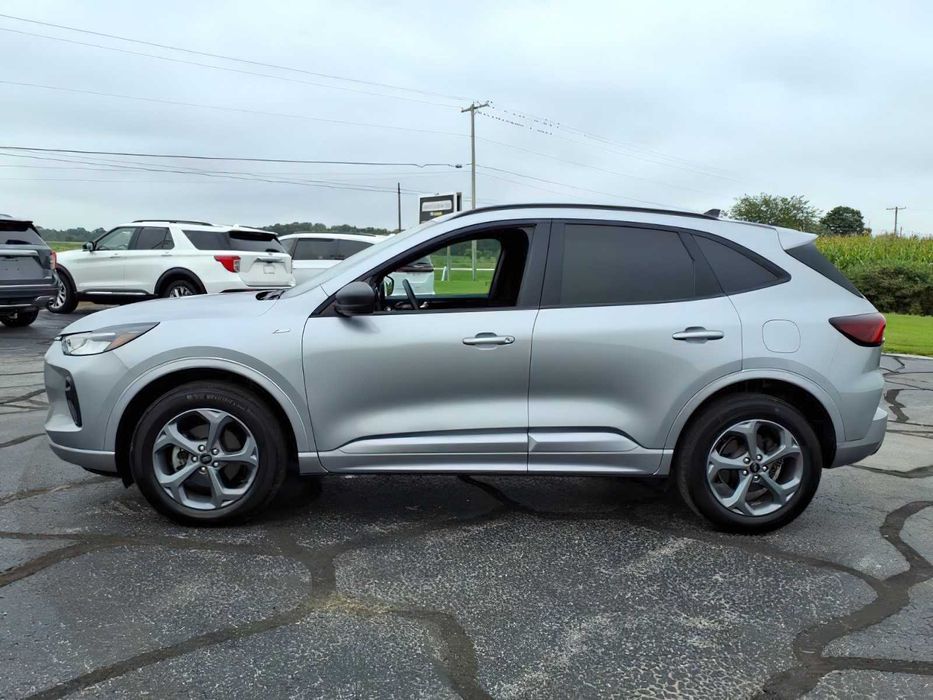 Ford Escape      2024