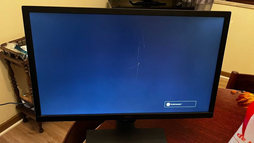 Monitor BenQ 24" - com risco no ecrã, mas funciona perfeitamente